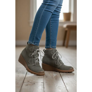 Women's Sorel Green Suede Wedge Ankle Boots Size 7.5